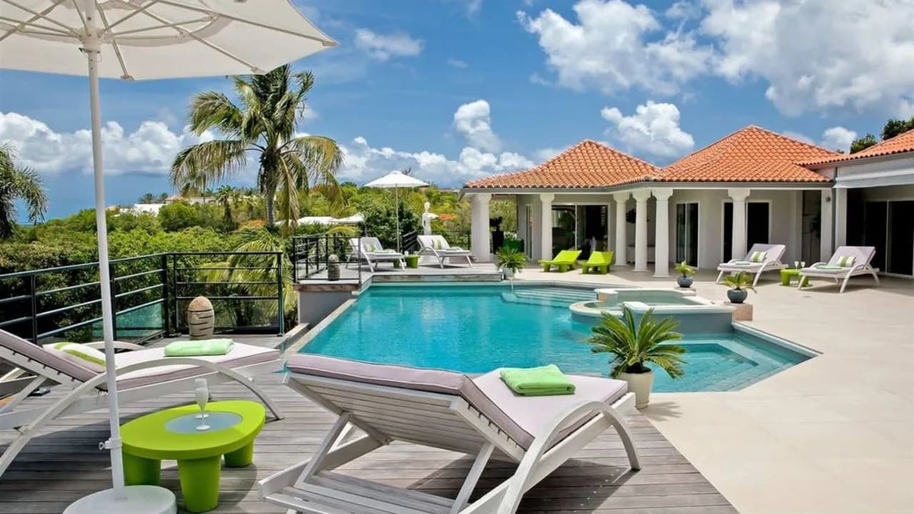 STUNNING 5BR MODERN VILLA OVERLOOKING PLUM BAY