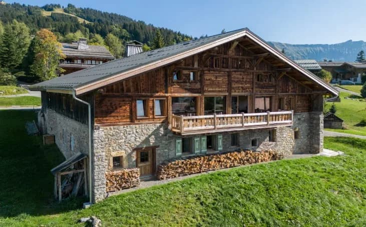Amazing Chalet in the Peaceful Pettoreaux
