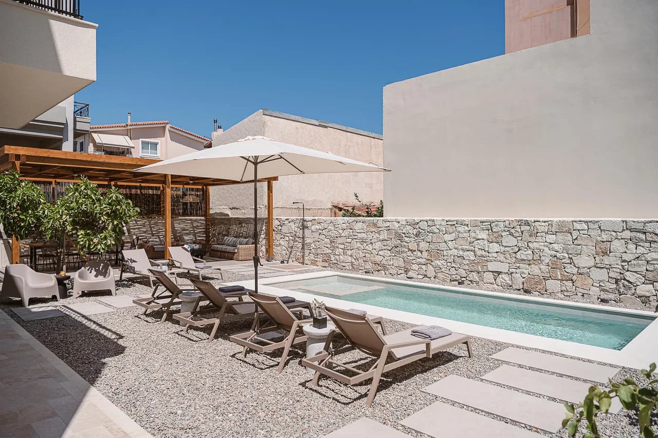 Luxury Villa With Indoor/Outdoor Pools