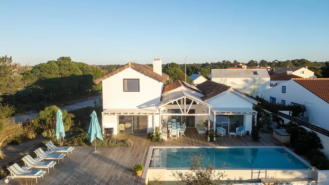 Tranquil Elegant Retreat With Heated Pool