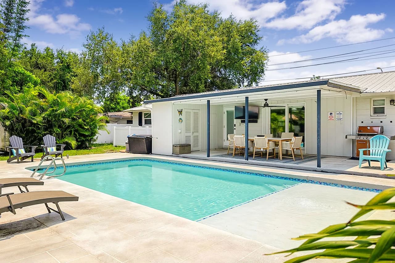 Luxurious 4-Bedroom Retreat with Pool