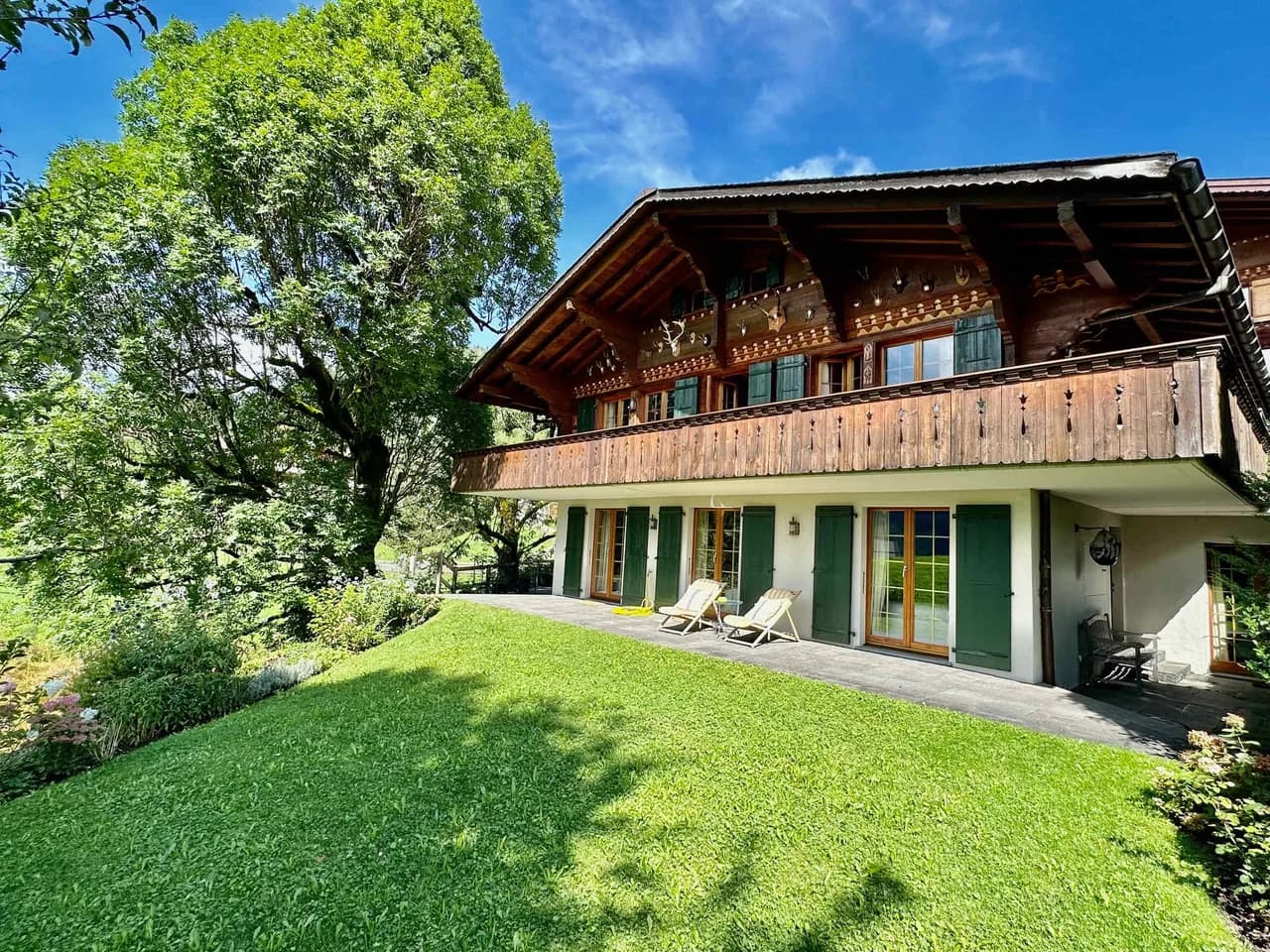 Gstaad Gem: Best Alps View & Serene Pond