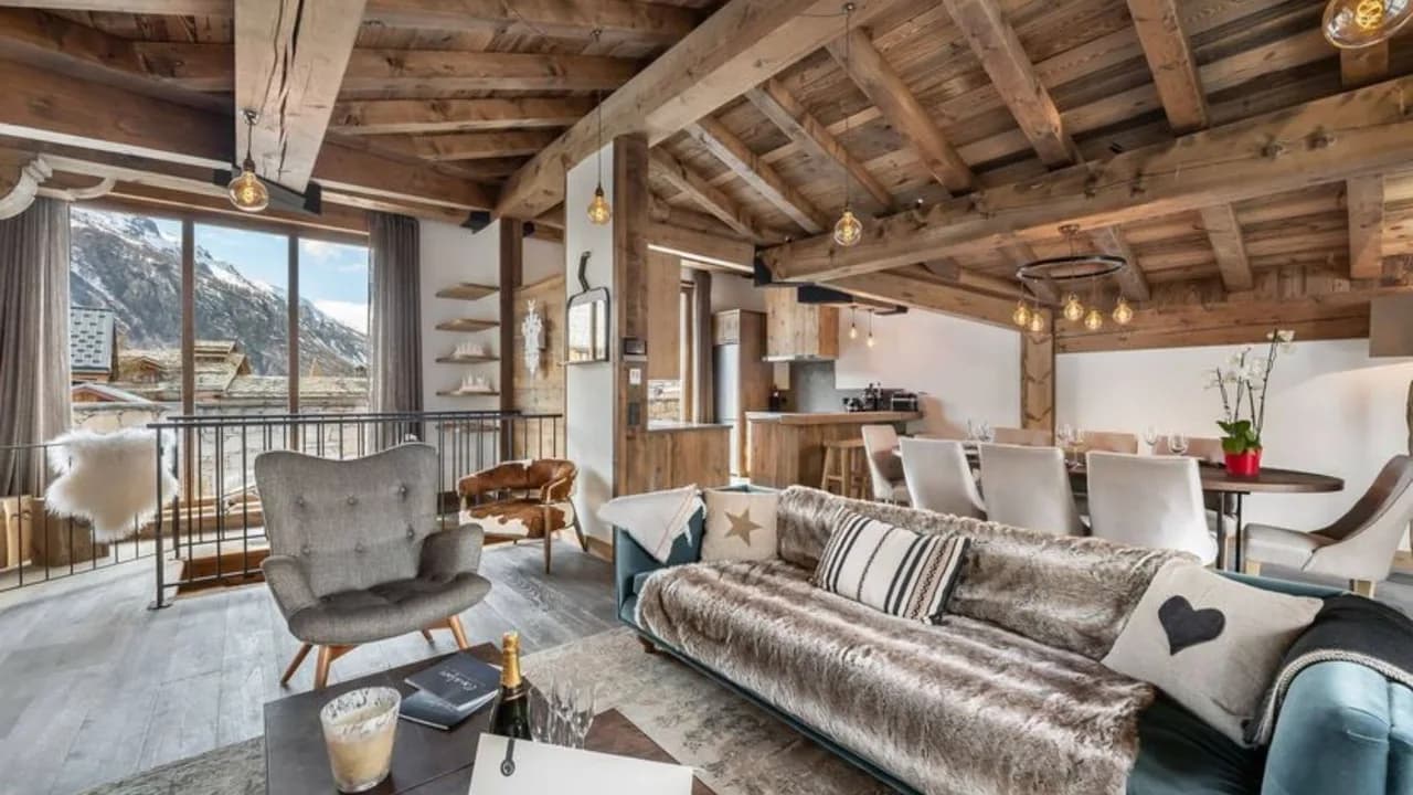 Exquisite Mountain Getaway With Jacuzzi