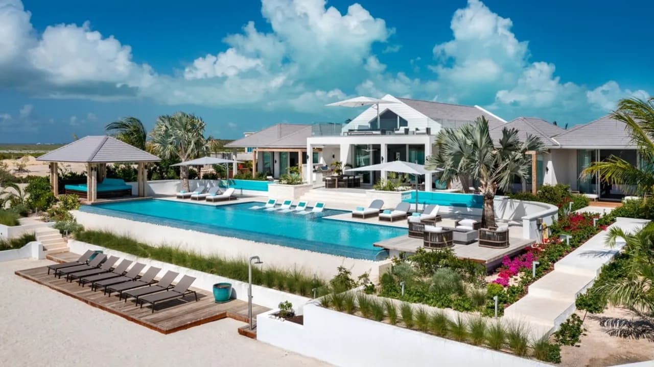 Exclusive Beachfront Villa With Infinity Pool