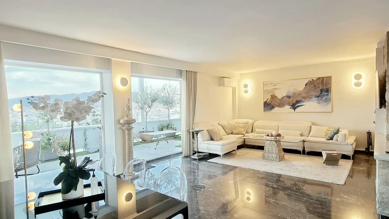 Spacious Penthouse in Prime Location
