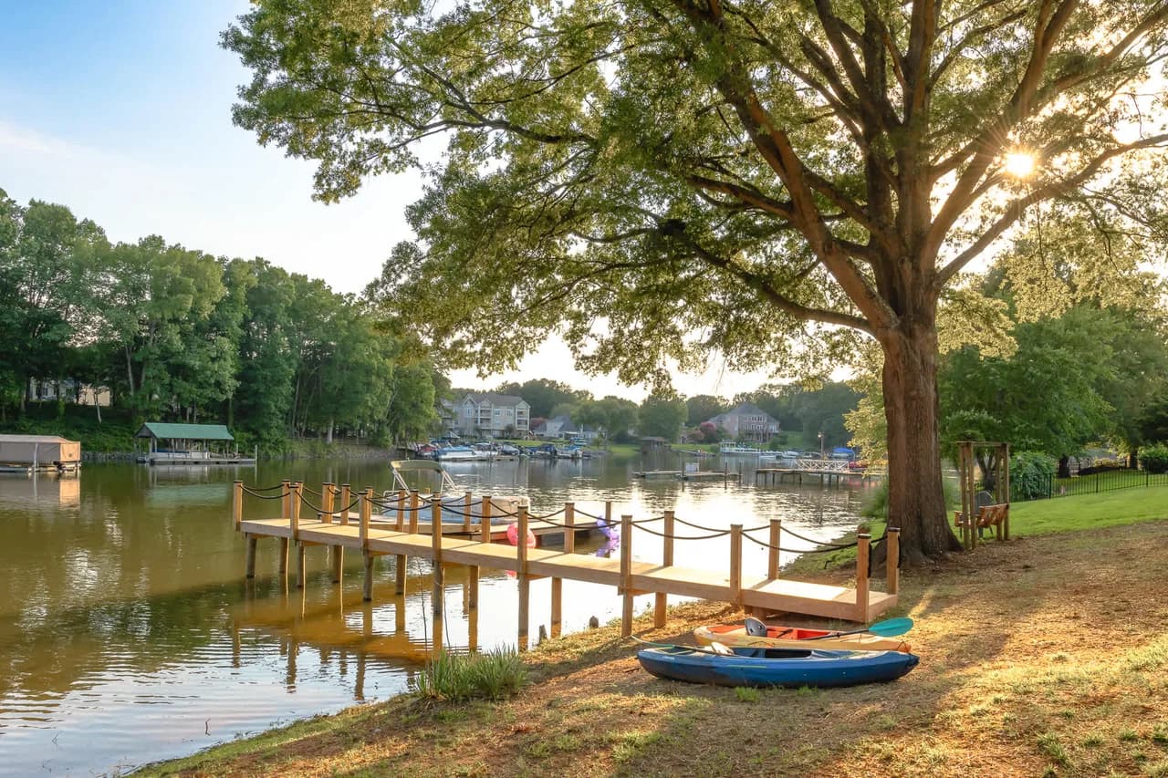 Lakefront Four Bedroom Villa in North Carolina