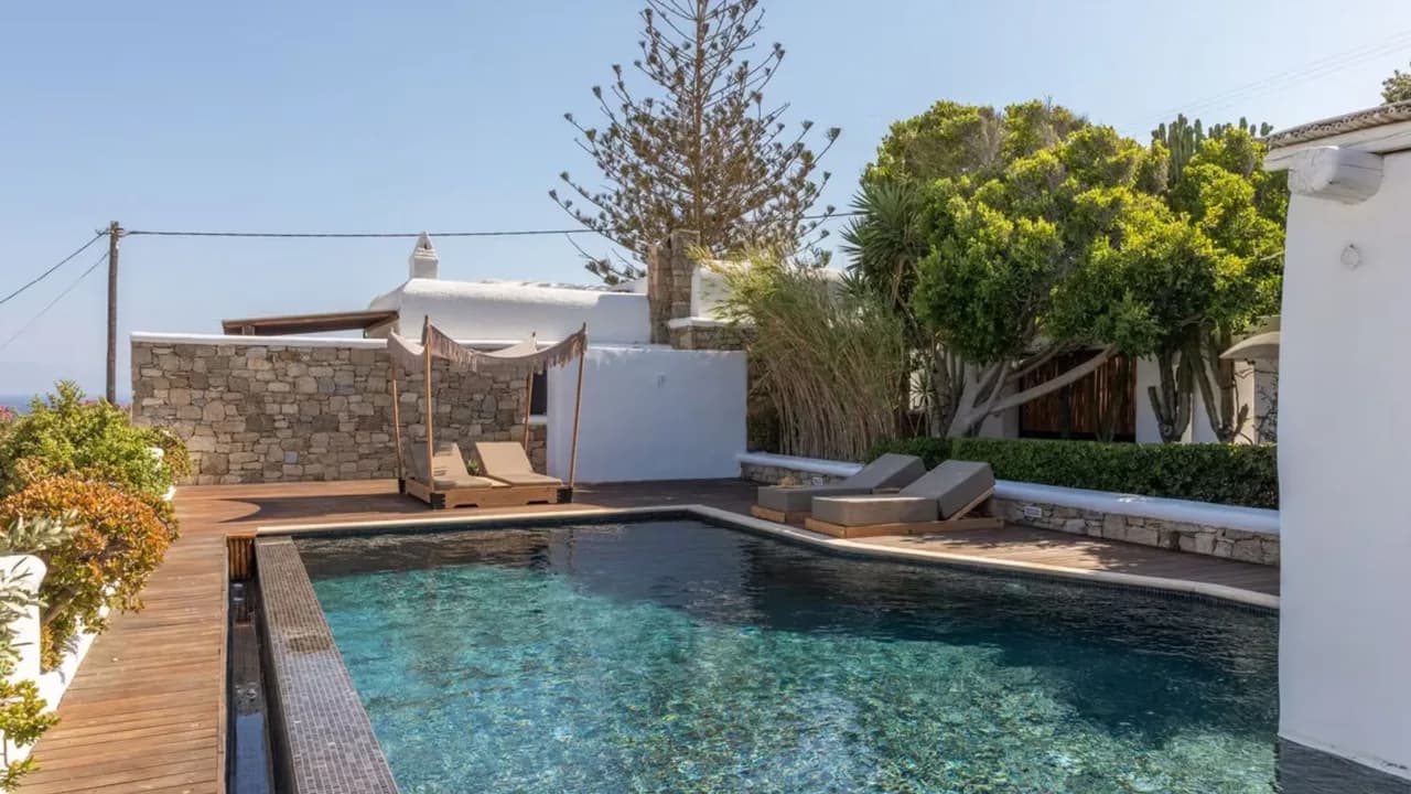 Beachside Living With Modern Elegance