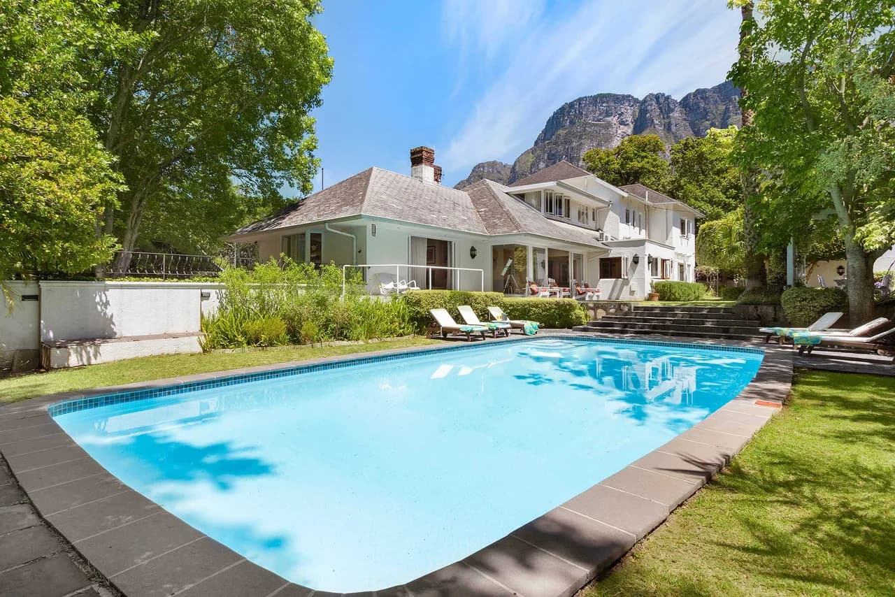 Luxury Villa with Tennis Court in Cape Town