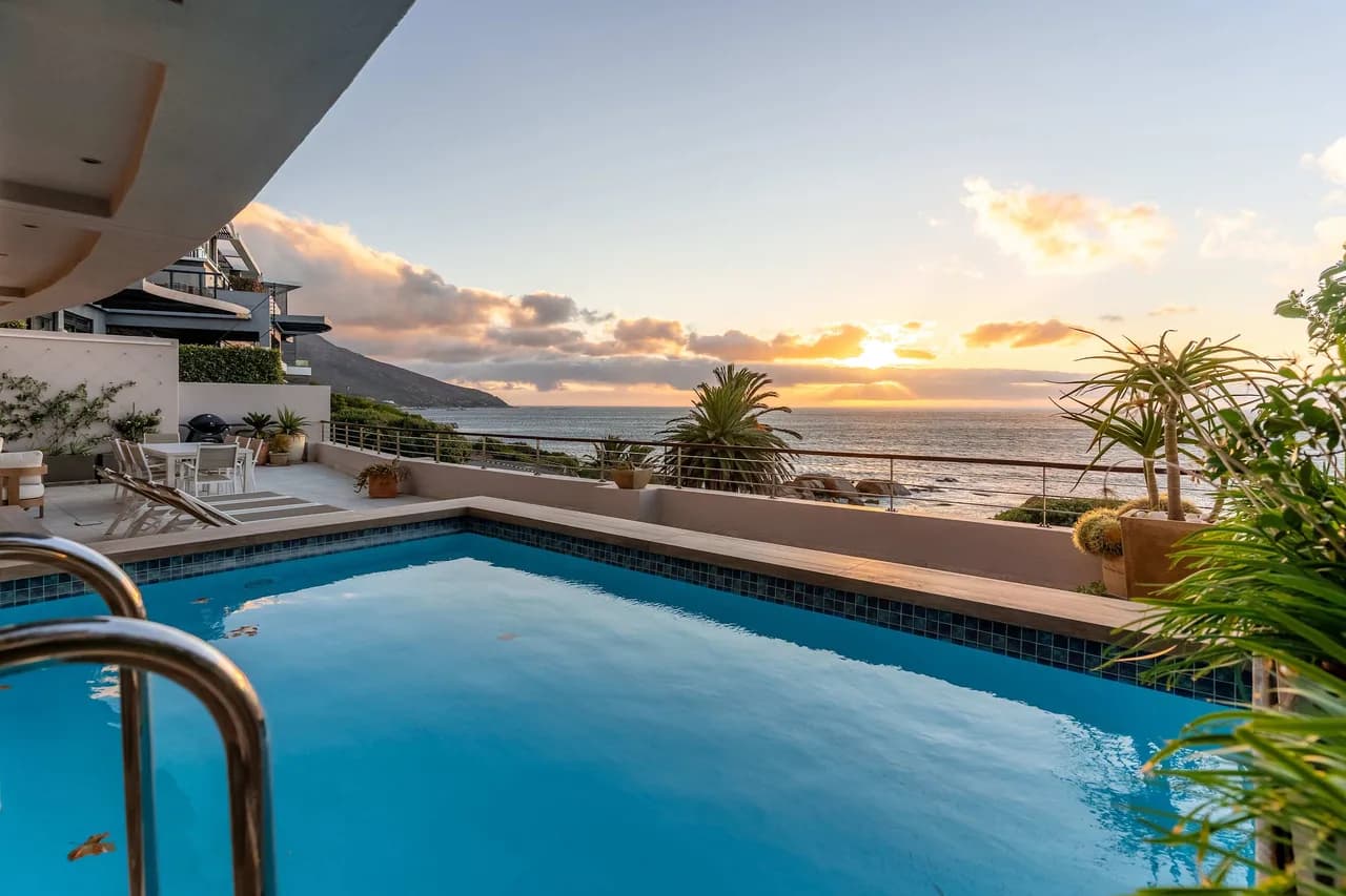 Beachfront Three-Bedroom Apartment in Cape Town