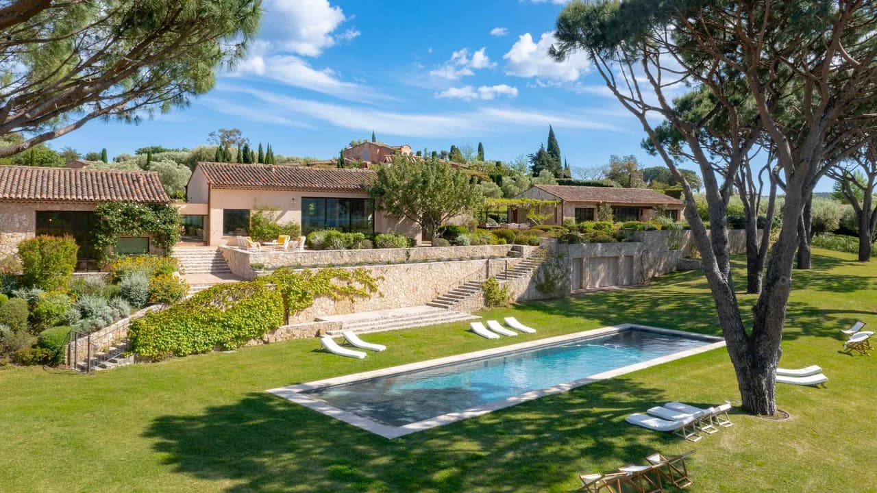 Beautiful Villa Retreat by the Sea