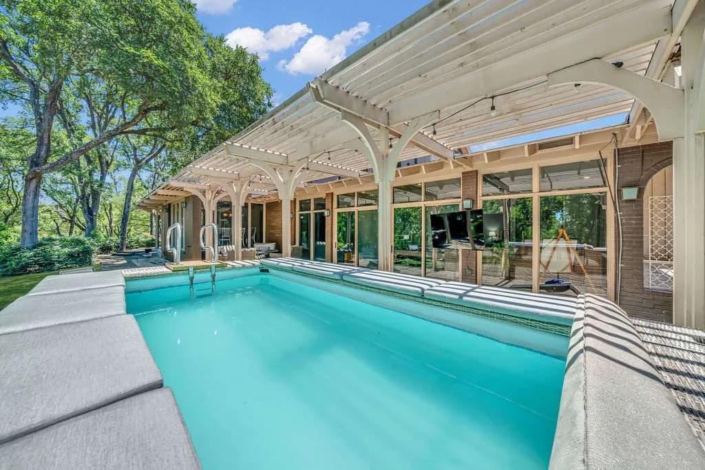 Spacious Four Bedroom Villa in Austin