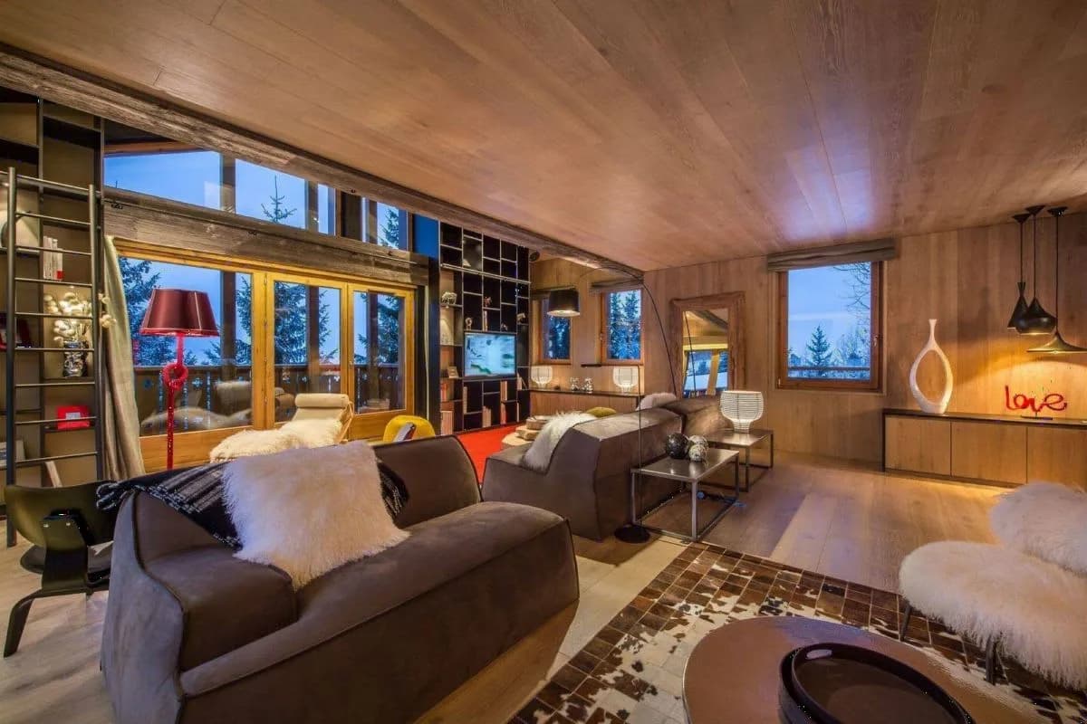 Warm And Elegant Chalet In Courchevel