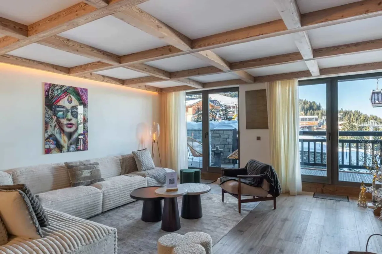 Stylish Slopefront Apartment With Wellness Areas