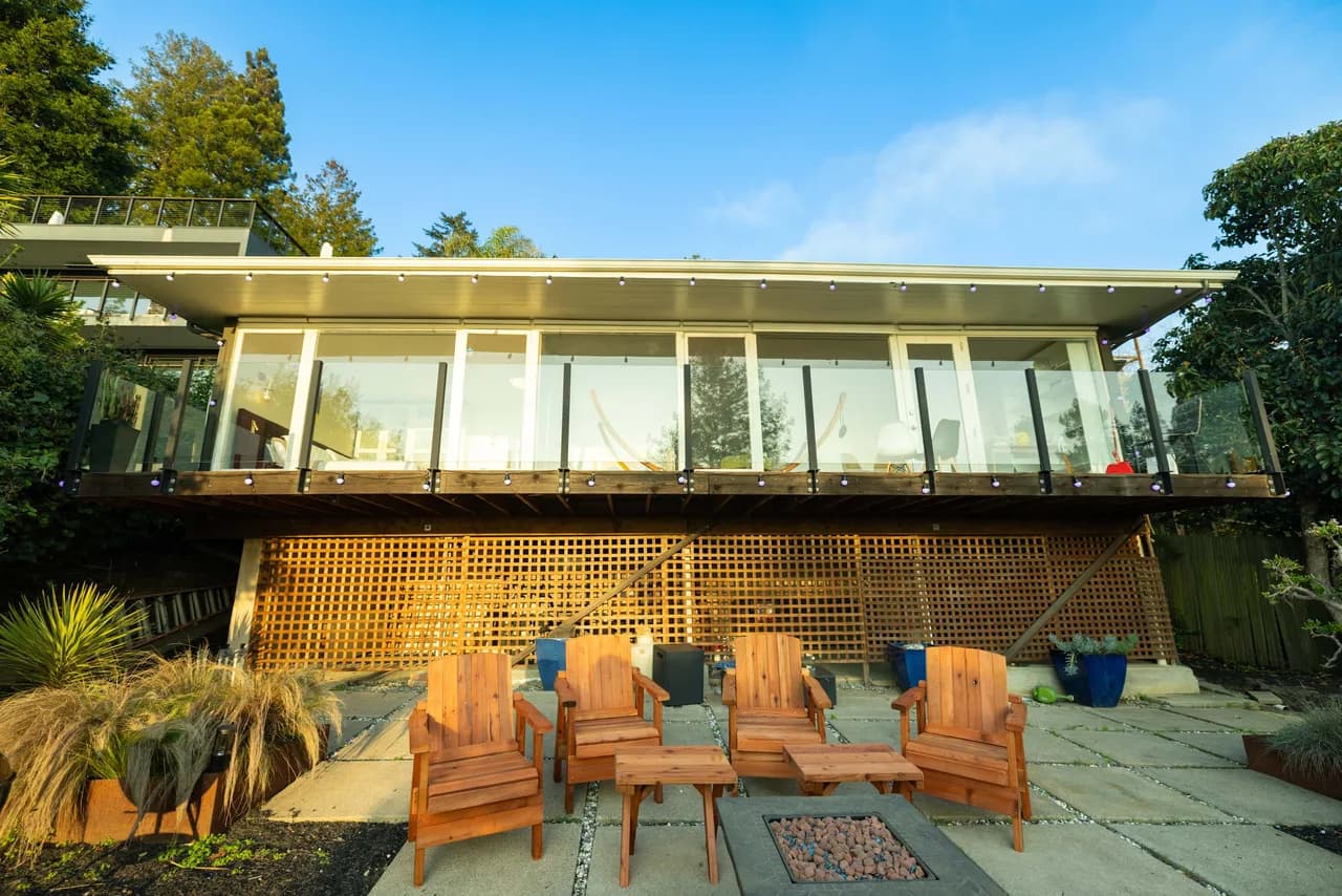 Mid-Century Retreat in San Francisco Bay