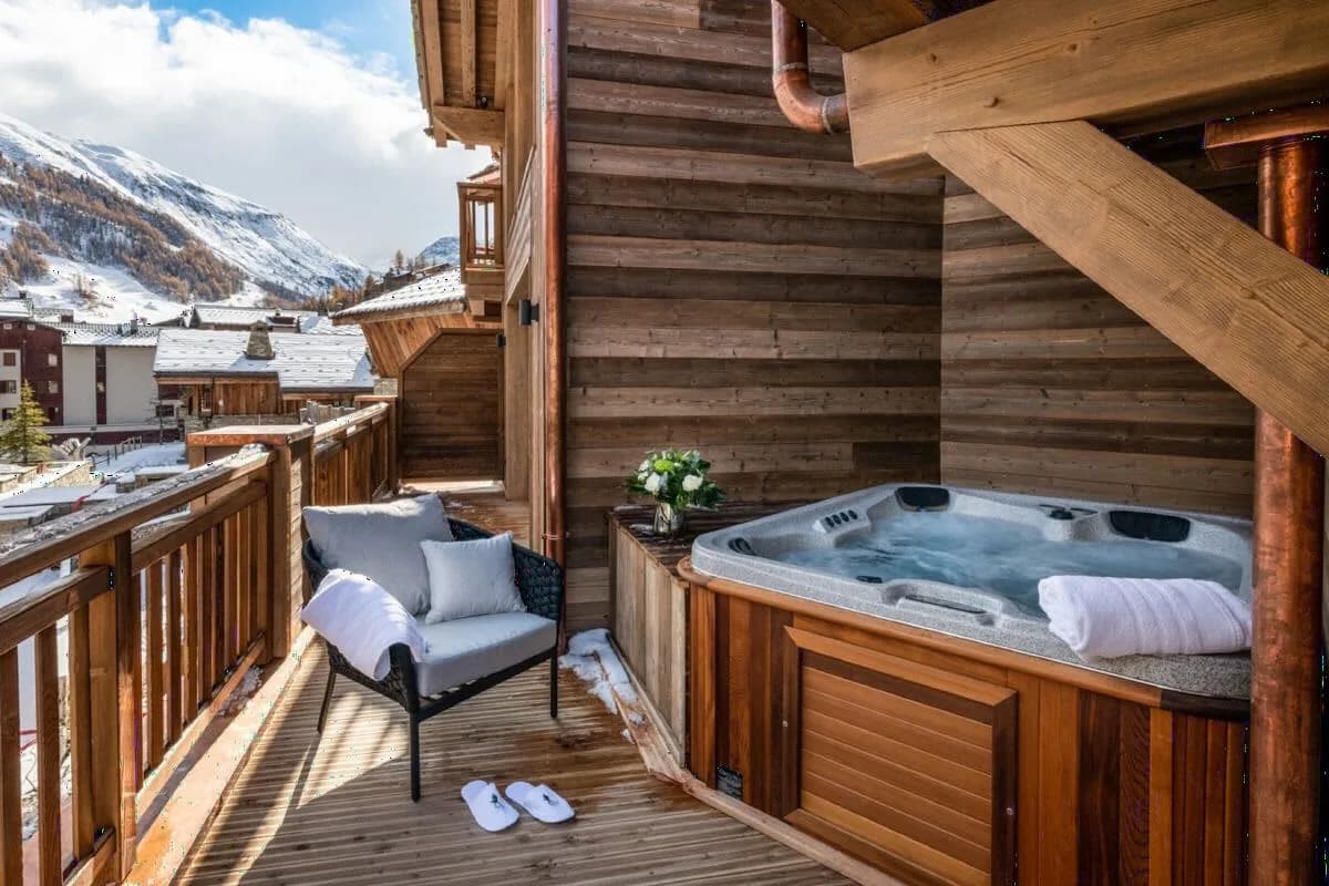 Comfortable Ski Residence With Outdoor Jacuzzi