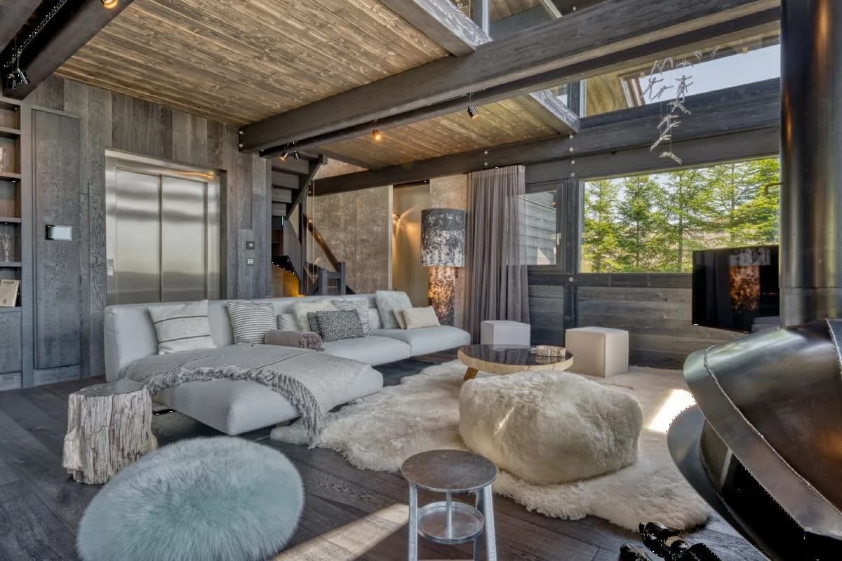 High-End Artistic Chalet In Megève