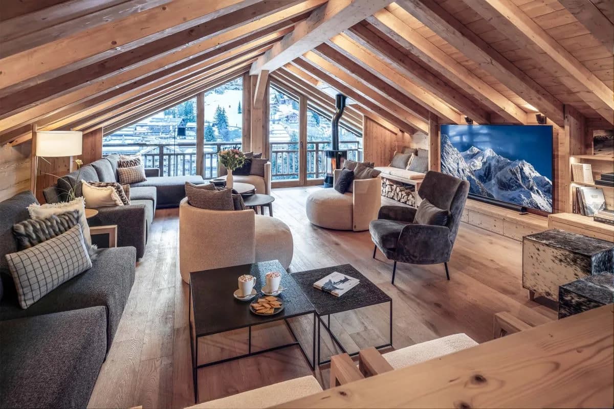 Elegant Chalet Near Slopes With Spa