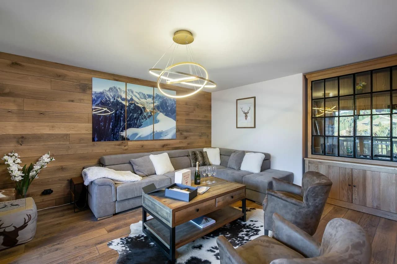 Elegant Ski Apartment In Central Courchevel