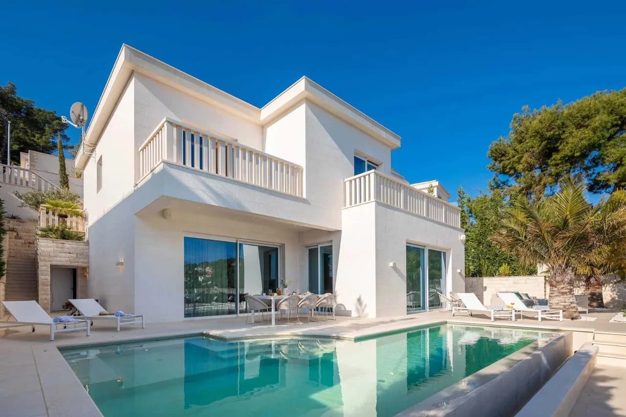 Luxury Seaview Villa with Heated Pool