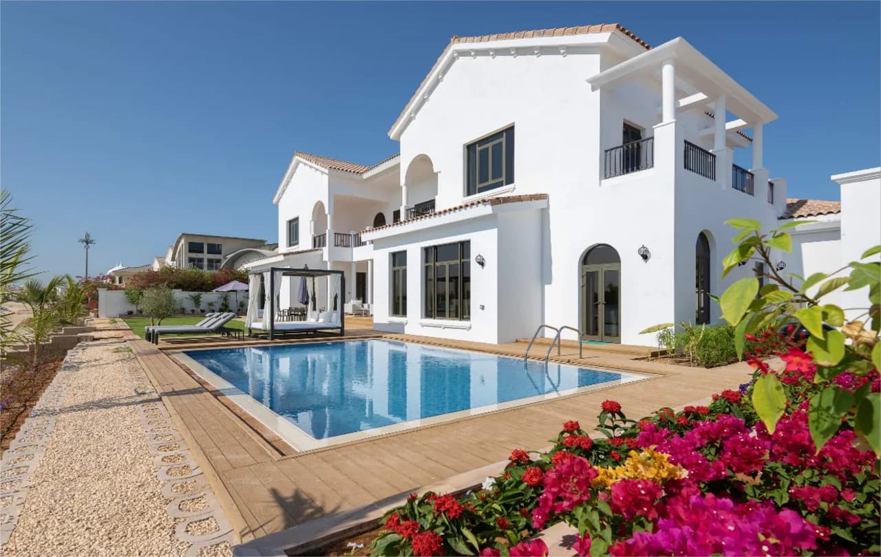 Beachfront Skyline Villa on The Palm