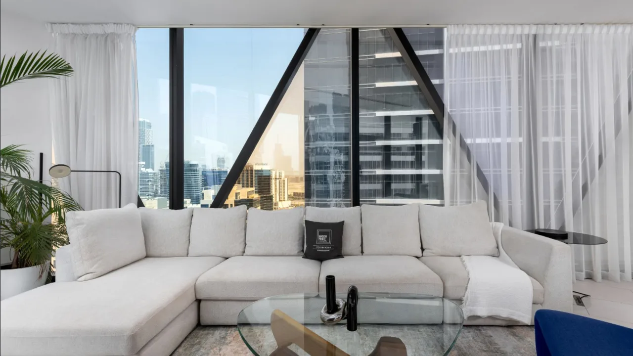 Bright Apartment With Iconic Views