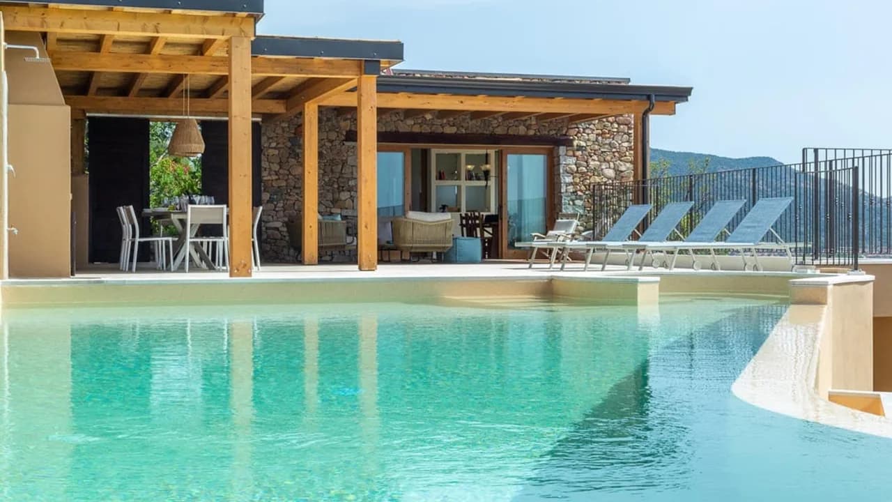 Coastal Haven With Panoramic Sea Views