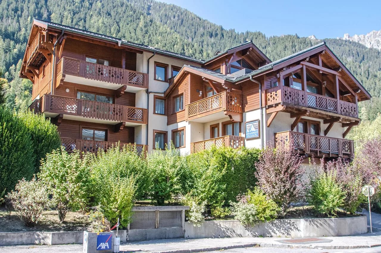 Scenic Mountain Apartment With Private Bathrooms
