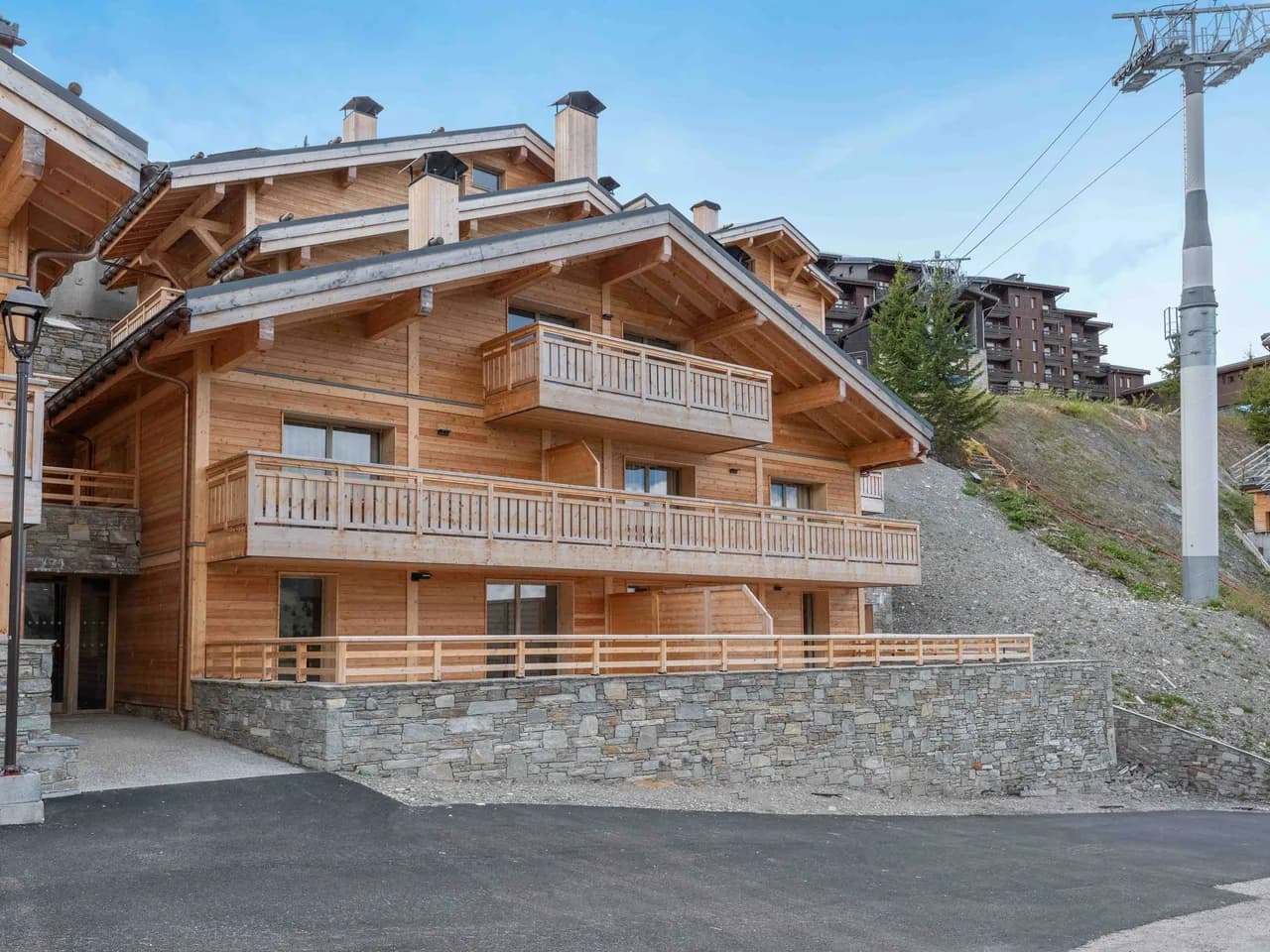 Modern Mountain Retreat with Panoramic Terrace Vie