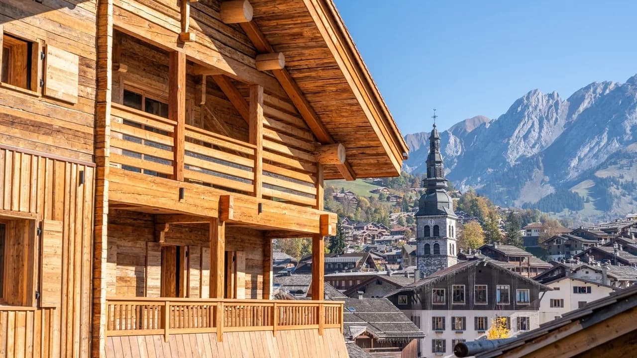Restored Farmhouse With Panoramic Mountain Views