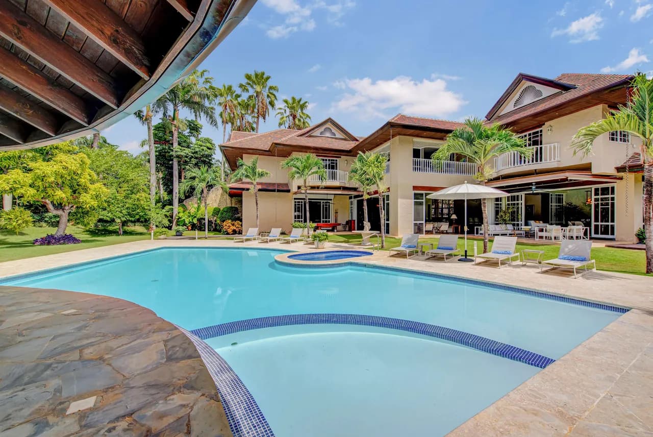 Casa Jardín: 7BR Peaceful Villa Near Minitas Beach