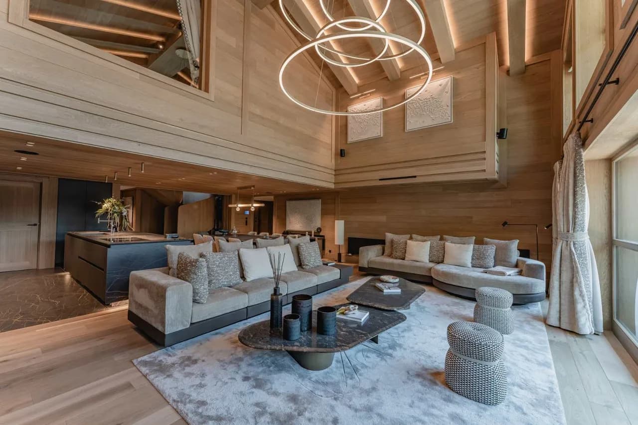 Contemporary Apartment Steps From Slopes
