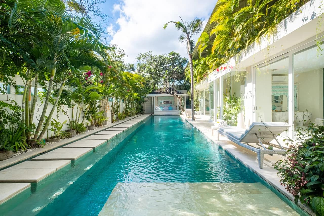 Balcony Five Bedroom Villa in North Kuta