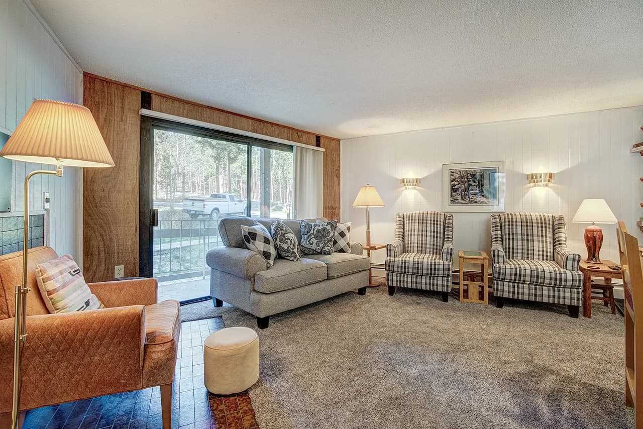 Balcony Two Bedroom Apartment in Breckenridge