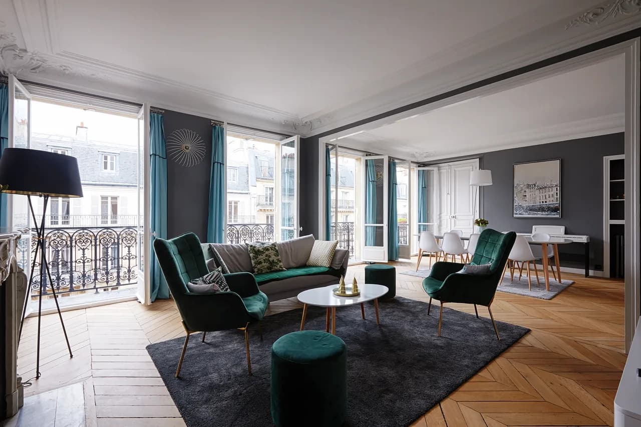 Elegant Four Bedroom Apartment in Paris