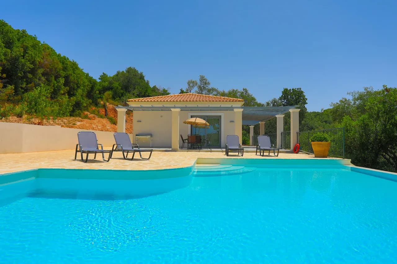 Infinity-Pool Villa with Sea Views in Kremithas