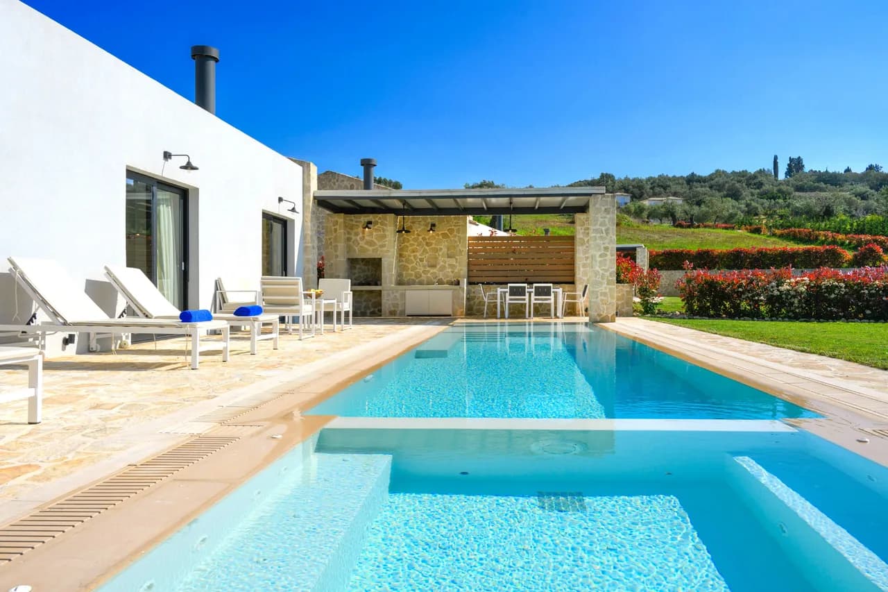 Mountain And Sea View One Bedroom Villa in Saoulatika