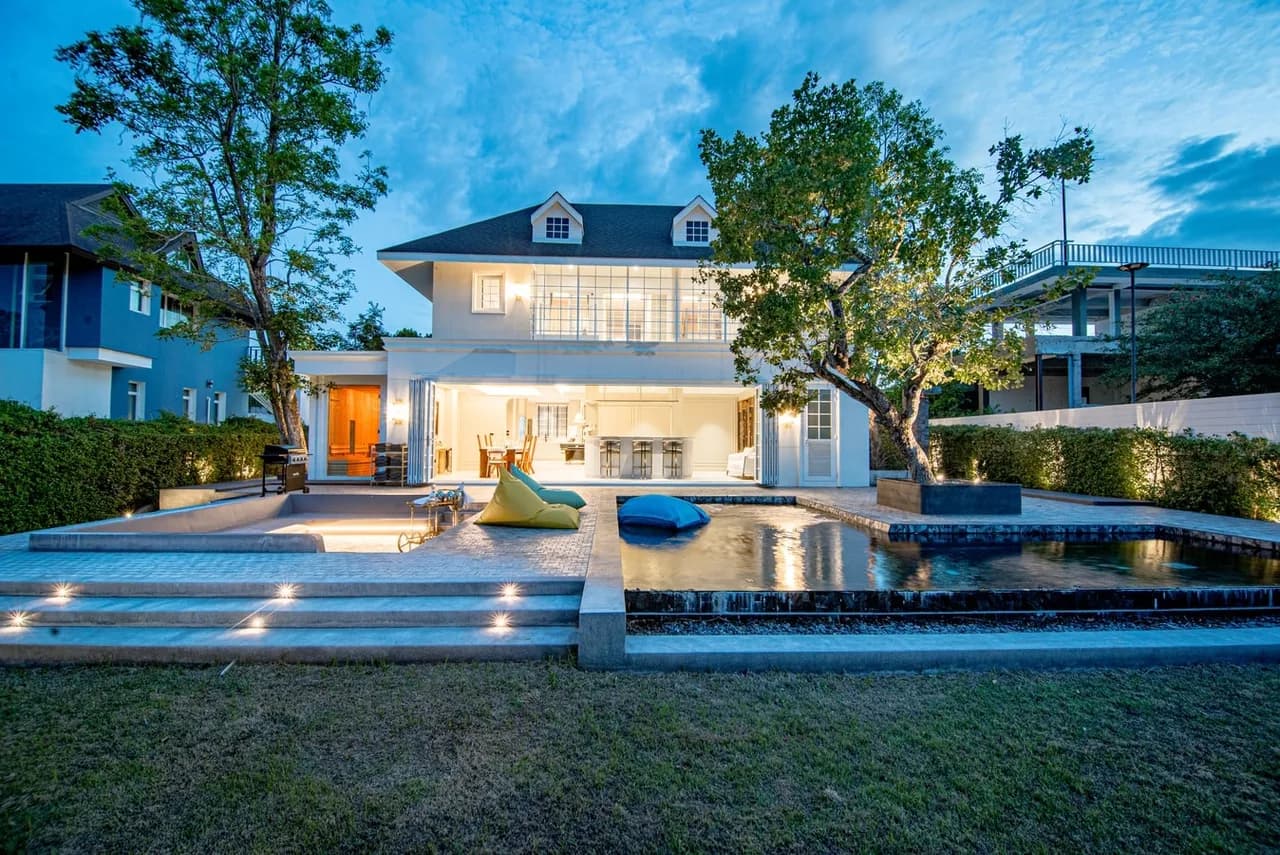 Charming Three-Bedroom Villa in Khanong Phra