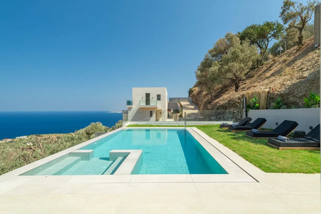 Centrally Heated Four Bedroom Villa in Agios Dimitrios Rodias