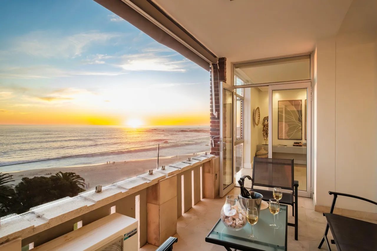 Beachside Two Bedroom Villa in Camps Bay
