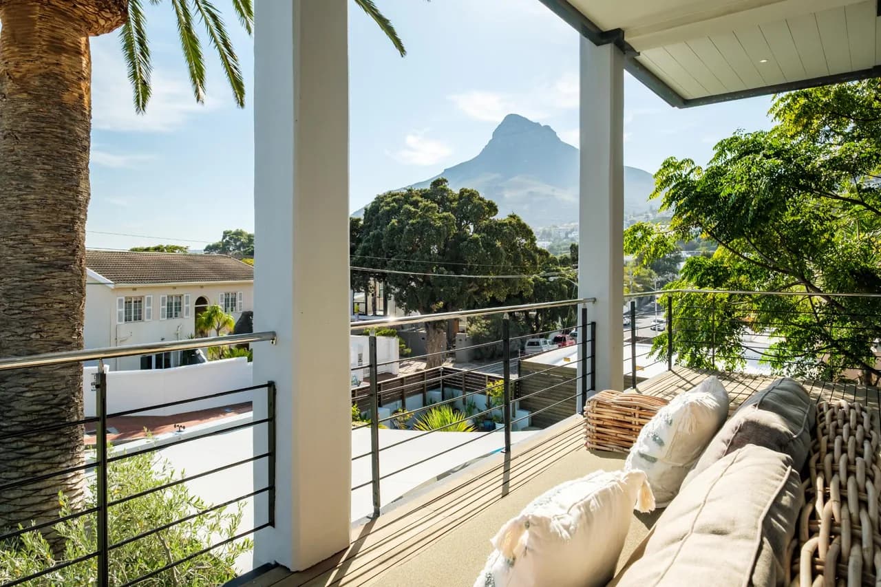 Charming Two Bedroom Apartment in Camps Bay