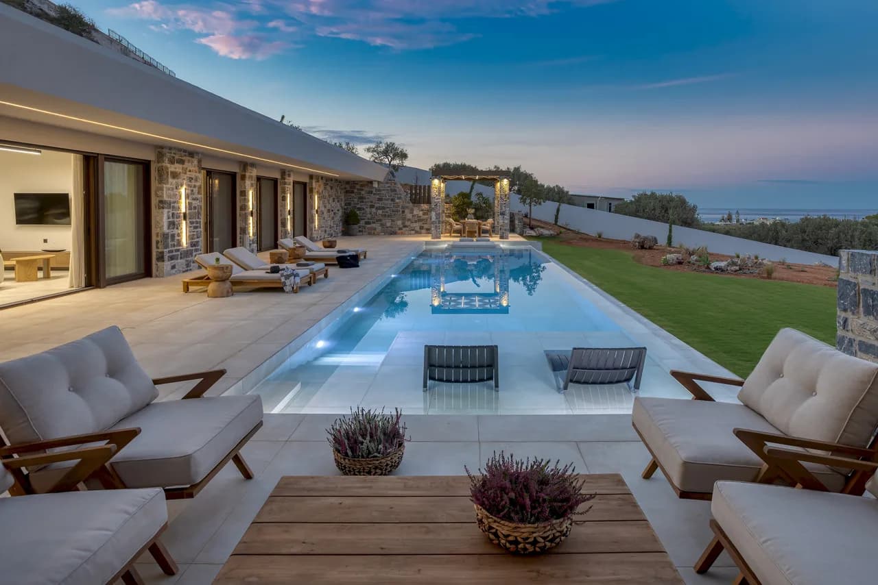 Terraced Garden Villa in Vathianos Kampos
