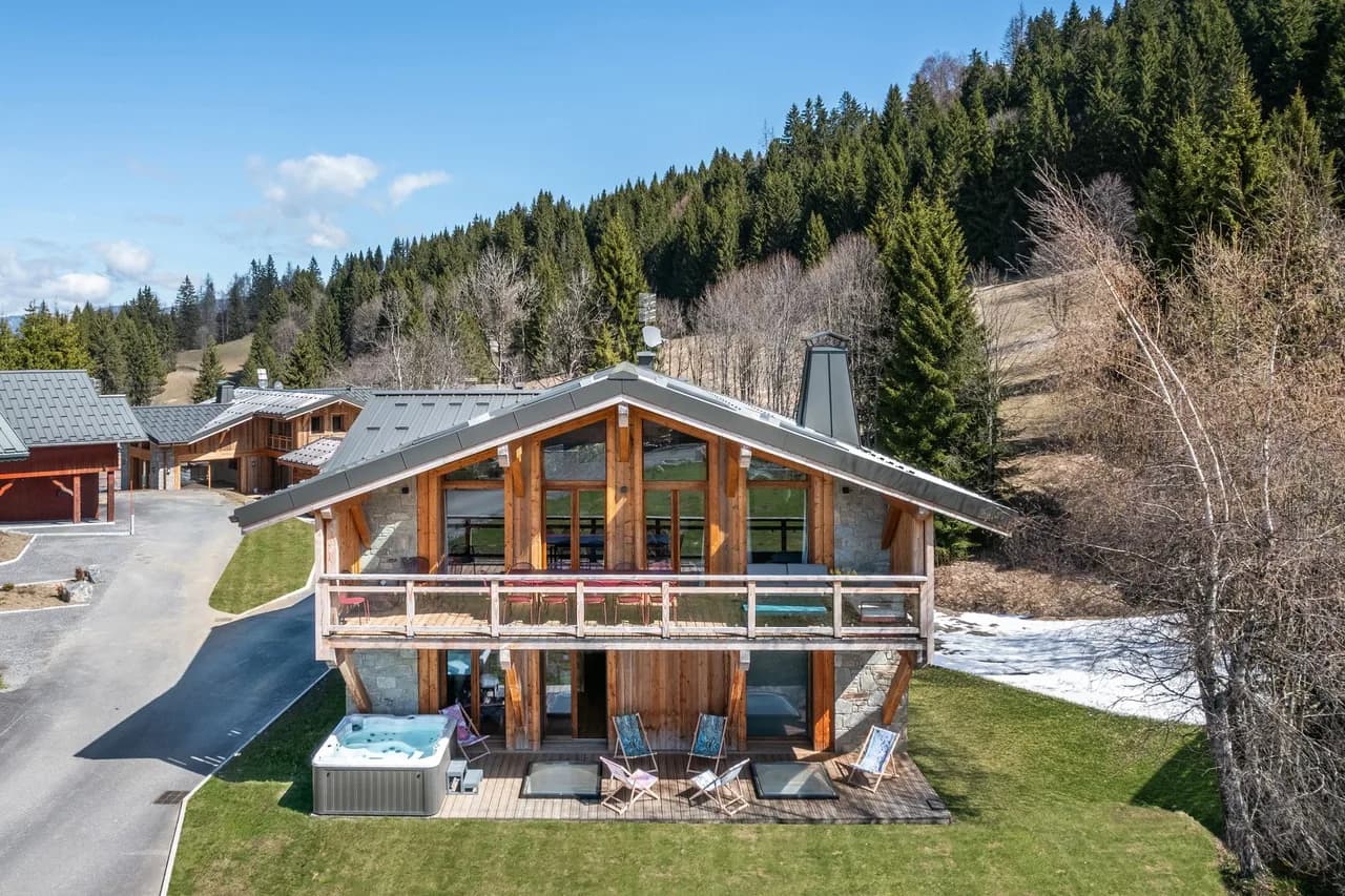 Modern Alpine Chalet with Jacuzzi in Les Gets