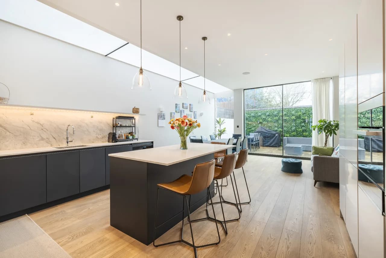 Elegant Four Bedroom Villa in London