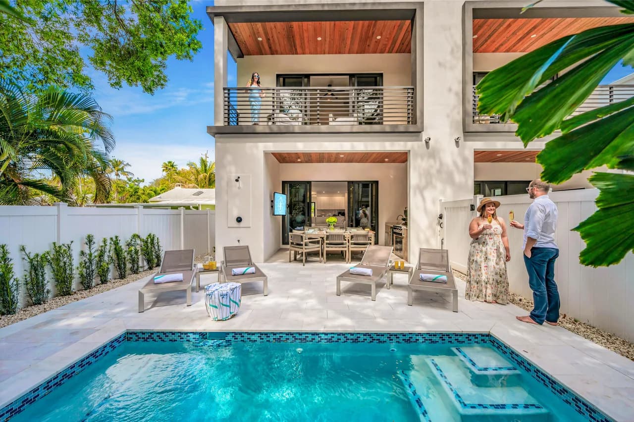 Centrally Located Townhouses with Heated Pools in Fort Lauderdale