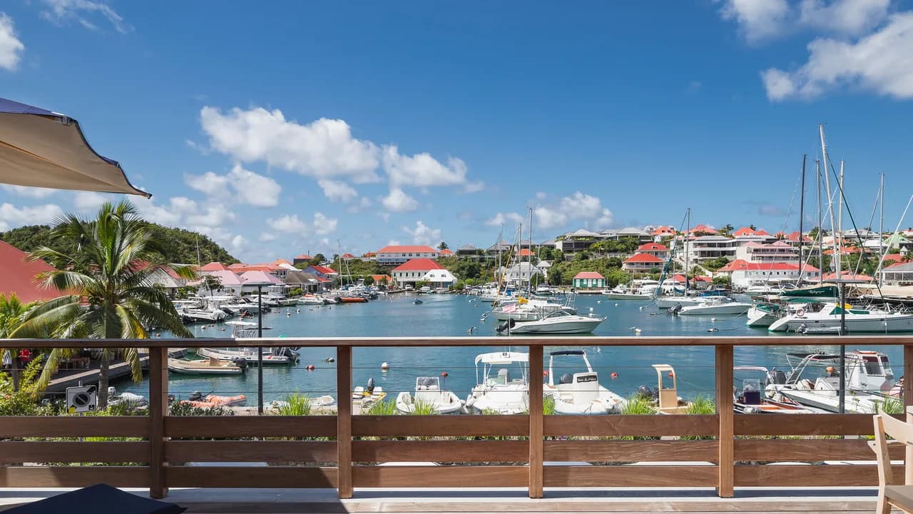 Elegant Downtown Apartment in Gustavia