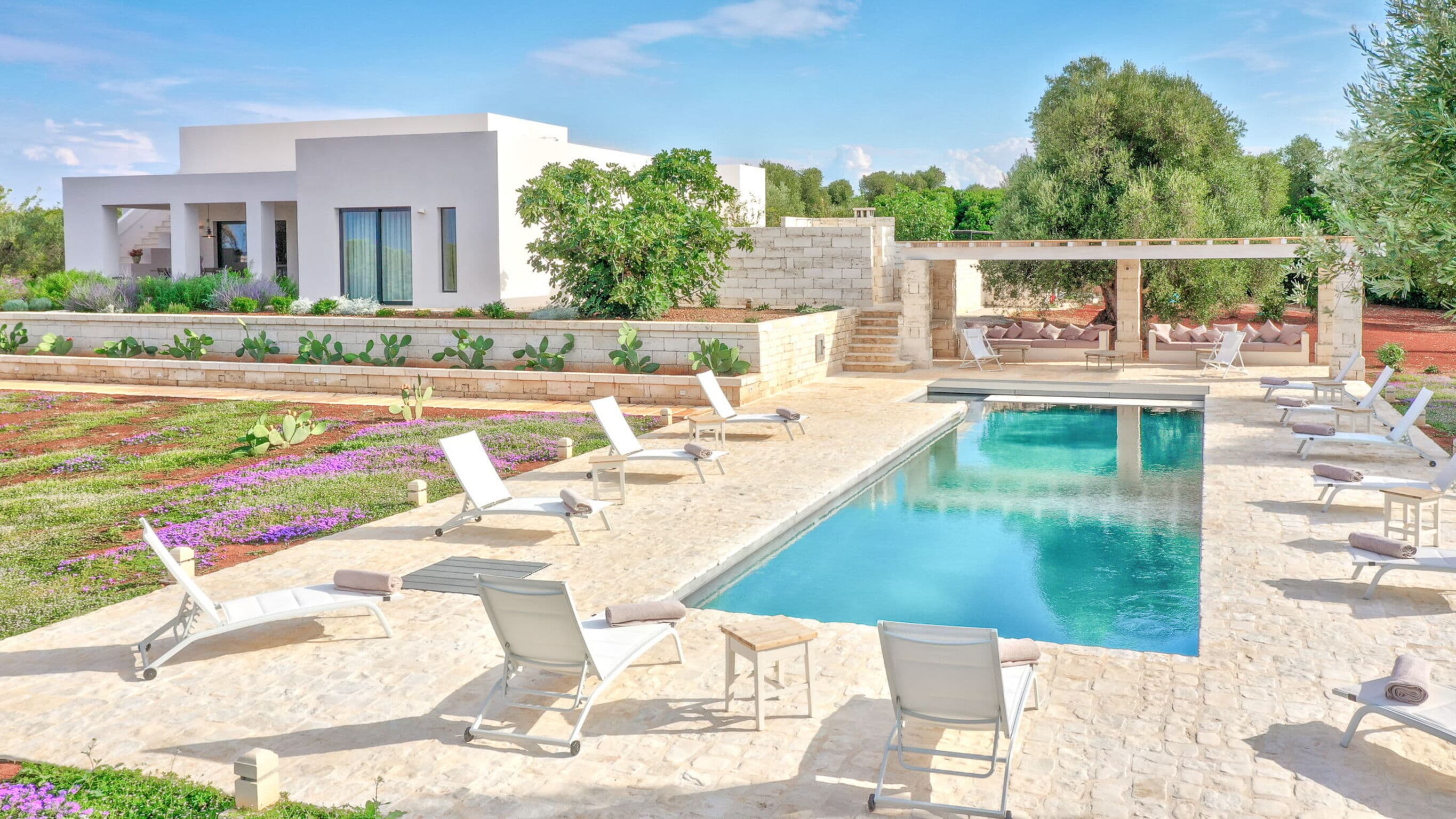 Terrace-Equipped Six Bedroom Villa in Ostuni