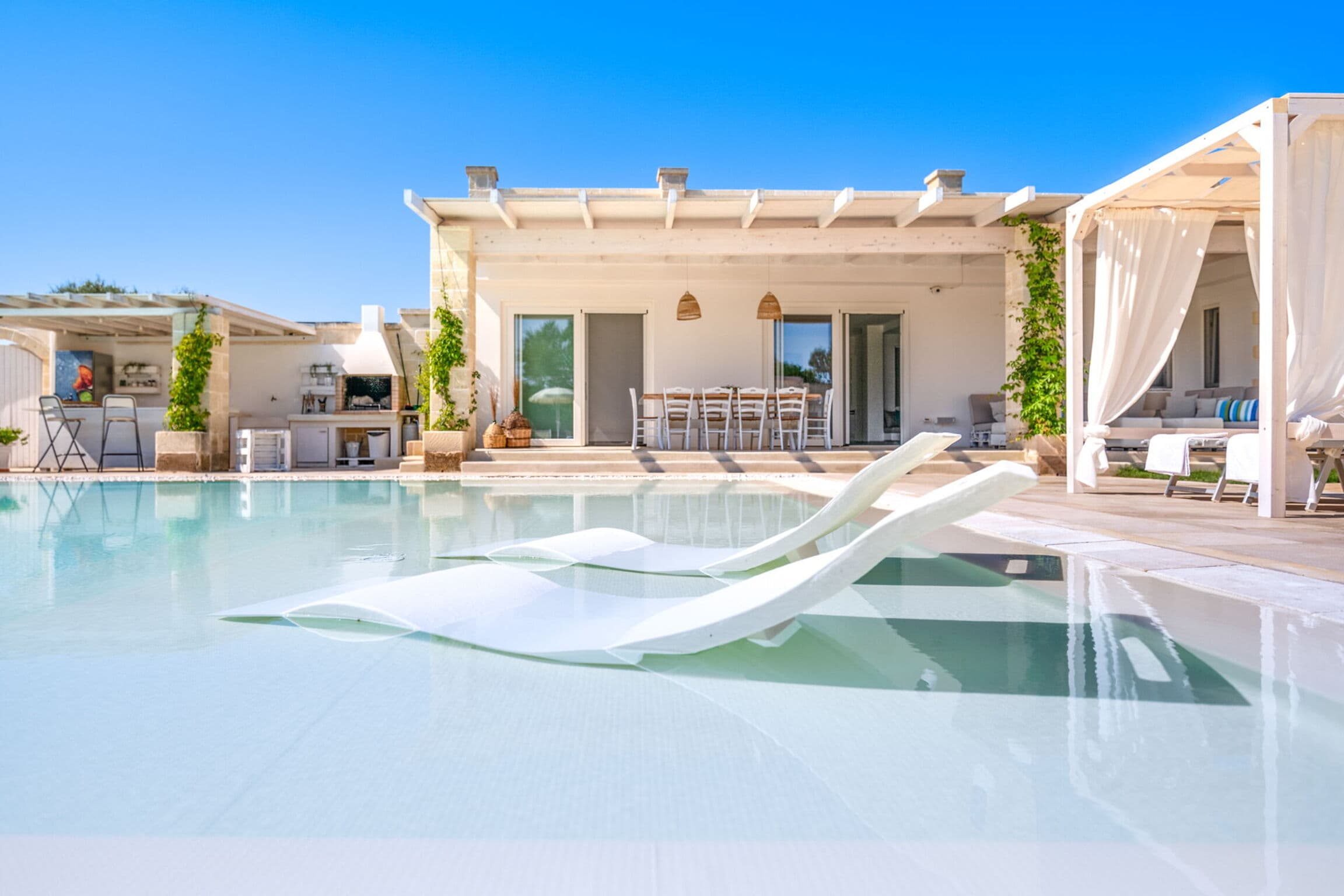 Fully Equipped Six Bedroom Villa in Carovigno
